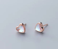 Load image into Gallery viewer, pendientes de plata de ley 925 con forma de corazón para mujer, aretes de ópalo arcoíris