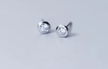 Load image into Gallery viewer, pendientes de plata de ley 925 con circonita AAA para mujer, aretes redondos sencillos