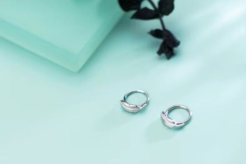 pendientes de aro minimalistas con diseño de hojas de árbol para mujer