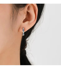 Load image into Gallery viewer, pendientes de aro de Plata de Ley 925 con diseño de ojos azules esmaltados