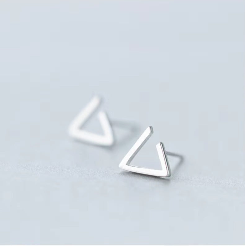 riángulo geométrico clásico Simple pequeños pendientes de perno lindo 925 Plata de Ley