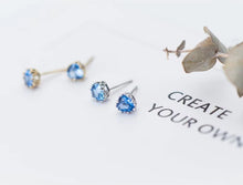 Load image into Gallery viewer, pendientes de plata de ley 925 con forma de corazón y circonita azul, joyería fina