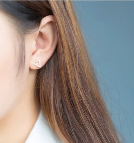 riángulo geométrico clásico Simple pequeños pendientes de perno lindo 925 Plata de Ley