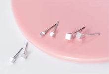 Load image into Gallery viewer, pendientes de plata de ley 925 auténtica para mujer, aretes cuadrados esmerilados en 3D