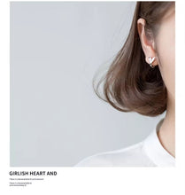 Cargar imagen en el visor de la galería, Venta caliente elegante Fox Tail Hoop pendientes para mujeres