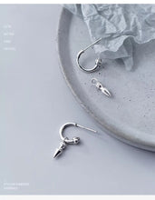 Cargar imagen en el visor de la galería, pendientes de tuerca de semicírculo de cono de columpio Punk Rock para mujer