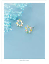 Load image into Gallery viewer, pendientes de tuerca de flor de Sol de cristal colorido para mujer