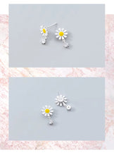 Cargar imagen en el visor de la galería, pendientes de tuerca de plata de ley 925 para mujer, joyería de flor de margarita esmaltada