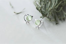 Load image into Gallery viewer, pendientes de plata de ley 925 con forma de gato de la suerte para niños, joyería de cristal verde