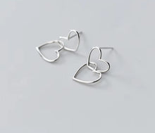 Cargar imagen en el visor de la galería, pendientes románticos de corazones a corazón para mujer