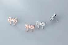 Load image into Gallery viewer, pendientes de plata de ley 925 con forma de lazo para mujer, aretes pequeños