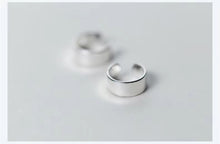 Load image into Gallery viewer, pendientes minimalistas de Plata de Ley 925 para mujer y niña