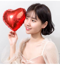 Load image into Gallery viewer, pendientes de plata esterlina 925 para mujer, aretes de cadena con corazones de cristal rojo Simple