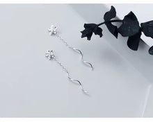 Load image into Gallery viewer, pendientes colgantes de Plata de Ley 925 con forma de flor para mujer, aretes colgantes