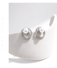 Load image into Gallery viewer, pendientes de plata de ley 925 con perlas de cristal, joyería fina hueca de lujo