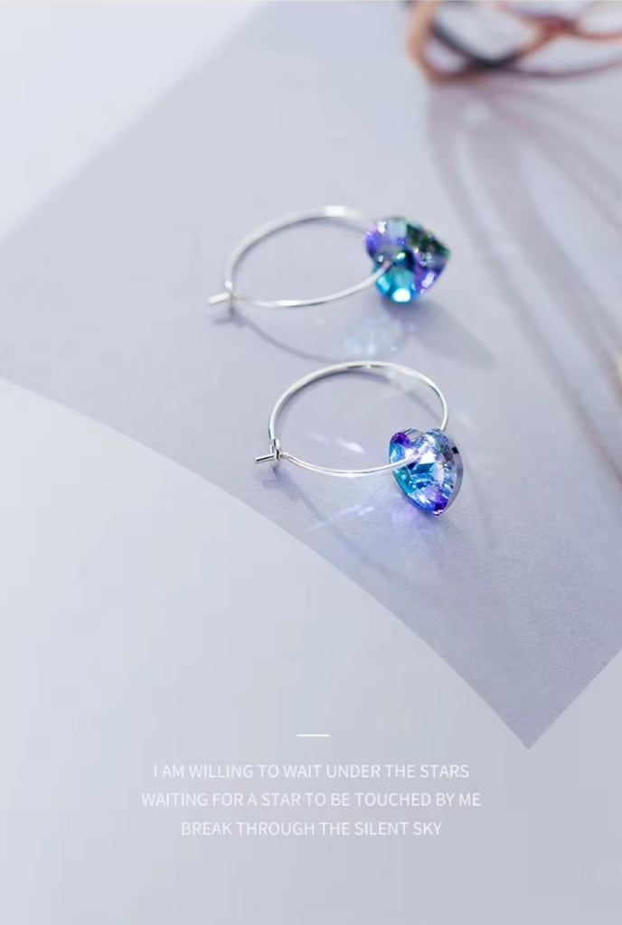 Pendientes de aro de oscilación de cristal azul brillante para mujer