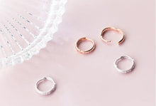 Cargar imagen en el visor de la galería, Simple Charm redondo claro Zirconia joyería de moda 100% plata esterlina 925 pendientes de aro de Color dorado para regalo de mujer