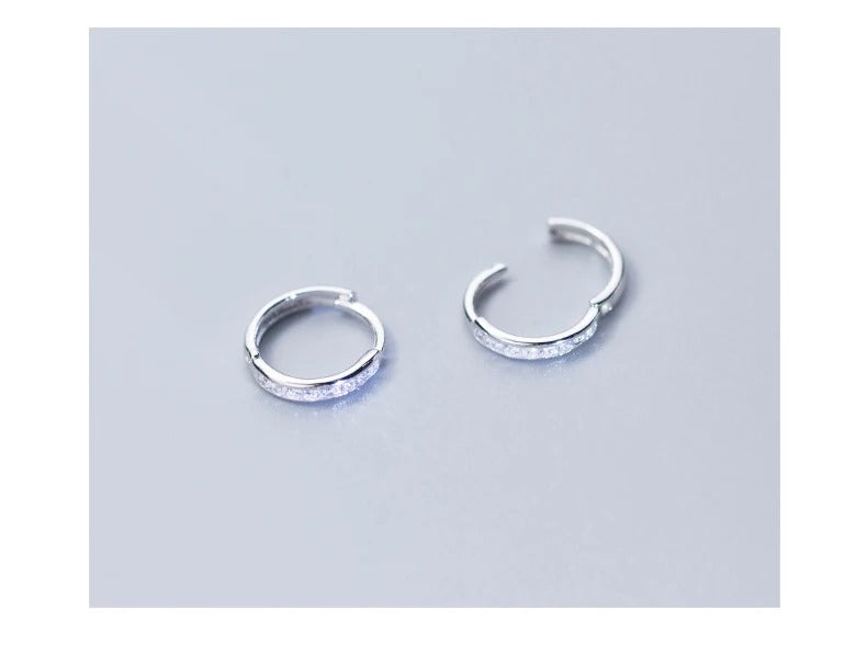 Simple Charm redondo claro Zirconia joyería de moda 100% plata esterlina 925 pendientes de aro de Color dorado para regalo de mujer