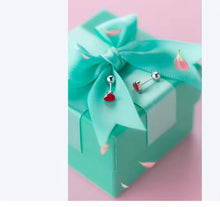 Cargar imagen en el visor de la galería, pendientes pequeños de Plata de Ley 925 con corazones románticos para mujeres