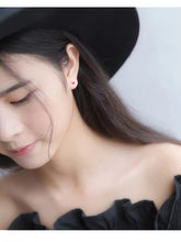 Cargar imagen en el visor de la galería, pendientes pequeños de Plata de Ley 925 con corazones románticos para mujeres