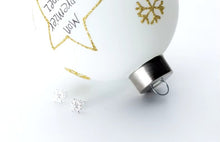 Load image into Gallery viewer, pendientes de plata de ley 925 con forma de copo de nieve para mujer, aretes pequeños