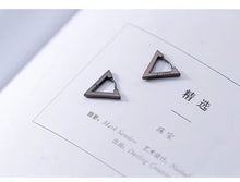 Cargar imagen en el visor de la galería, pendientes minimalistas de Plata de Ley 925 para mujer