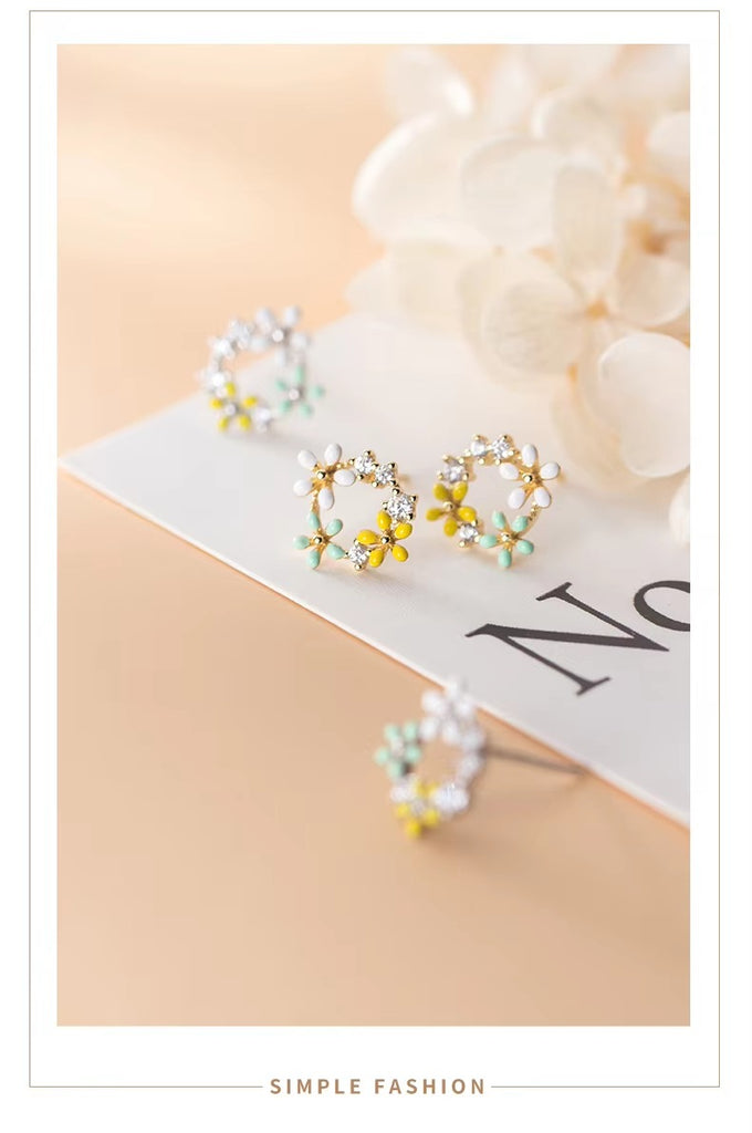 pendientes de tuerca de tres pequeñas flores para mujer