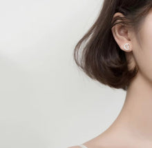 Cargar imagen en el visor de la galería, pendientes de plata esterlina 925 para mujer, aretes con forma de Luna brillante de Ángel bonito