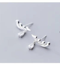 Load image into Gallery viewer, pendientes de plata de ley 925 con diseño de alas de Ángel para mujer, aretes pequeños, plata esterlina