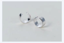 Load image into Gallery viewer, pendientes minimalistas de Plata de Ley 925 para mujer y niña