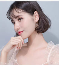 Load image into Gallery viewer, pendientes de plata esterlina 925 auténtica para mujer, aretes colgantes de corazones de línea Simple