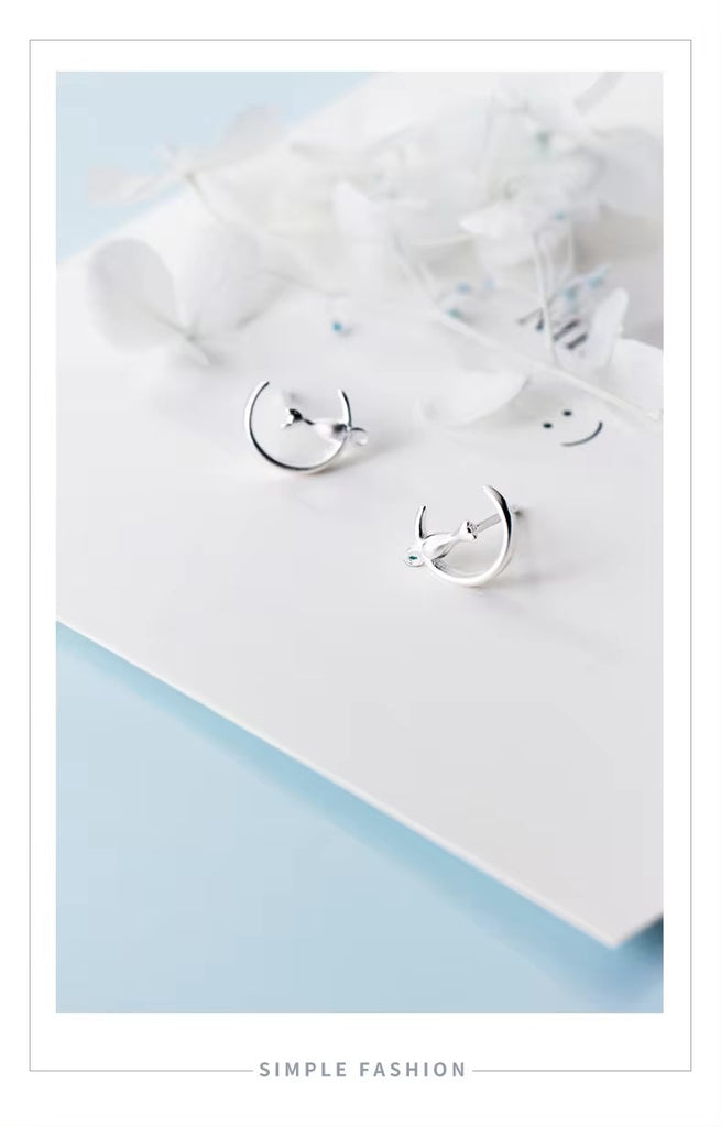 Simple lindo gato Luna pendientes encanto 925 Plata de Ley Animal cola pequeña joyería para mujeres