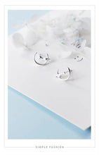 Cargar imagen en el visor de la galería, Simple lindo gato Luna pendientes encanto 925 Plata de Ley Animal cola pequeña joyería para mujeres