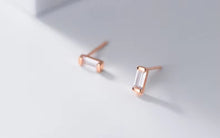 Load image into Gallery viewer, Mini pendientes de plata de ley 100% 925 con circón cuadrado para mujer