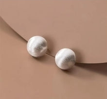 Load image into Gallery viewer, pendientes de plata de ley 925 para mujer, aretes redondos elegantes esmerilados