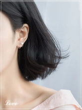 Load image into Gallery viewer, pendientes de plata de ley 925 con diseño geométrico para mujer, joyería fina con diseño de corazones bonitos