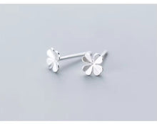 Load image into Gallery viewer, pendientes de plata de ley 925 para mujer, aretes sencillos de trébol de la suerte