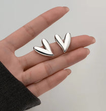 Load image into Gallery viewer, pendientes de plata de ley 925 con forma de corazón brillante para mujer