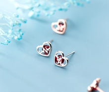Load image into Gallery viewer, pendientes de plata de ley 925 con corazones de cristal, joyería fina con cierre de tuerca