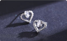Load image into Gallery viewer, pendientes de plata de primera ley con forma de corazón para mujer, aretes pequeños