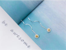 Load image into Gallery viewer, pendientes de plata de ley 925 con forma de Margarita para mujer