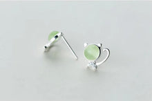 Load image into Gallery viewer, pendientes de plata de ley 925 con forma de gato de la suerte para niños, joyería de cristal verde