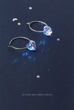 Load image into Gallery viewer, Pendientes de aro de oscilación de cristal azul brillante para mujer