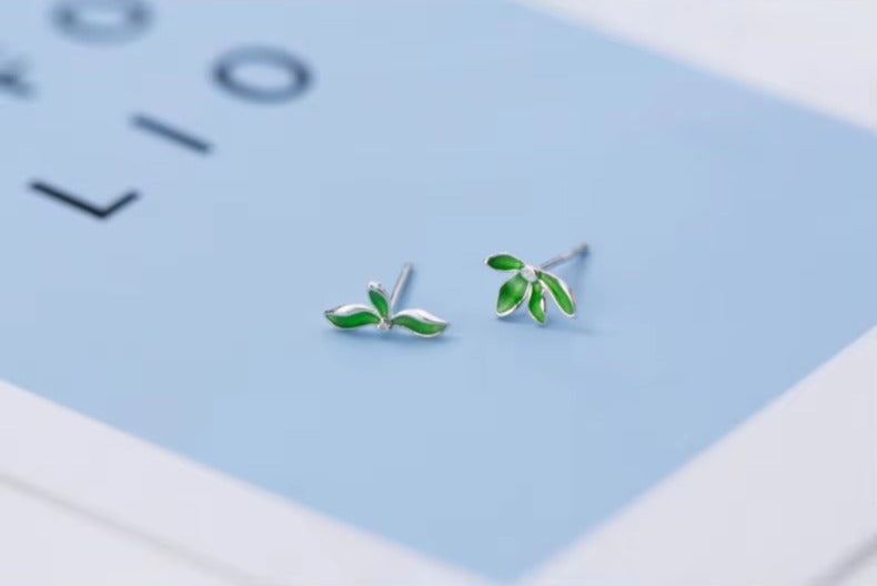 pendientes de tuerca de hojas de esmalte verde para niñas y mujeres