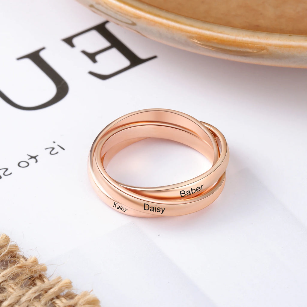 Anillo personalizado con grabado de nombre para mujer