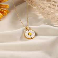 Cargar imagen en el visor de la galería, Collar con medallón de flores personalizado para mujer, cadena con nombre