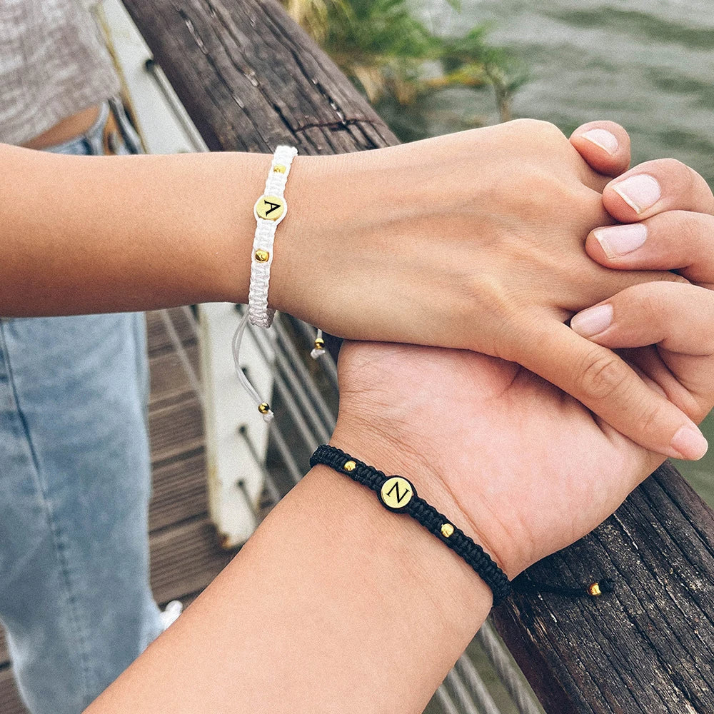 Pulseras personalizadas con inicial para hombre y mujer