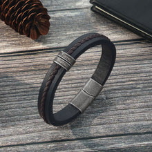 Load image into Gallery viewer, Pulsera de cuero con grabado personalizado para hombre