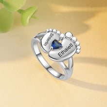 Load image into Gallery viewer, Anillos de nombre grabados con pies de bebé personalizados para mujer