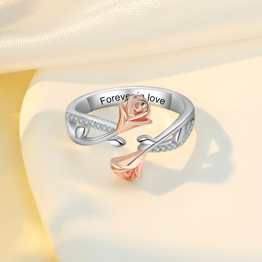 Anillo grabado personalizado con nombre elegante para mujer